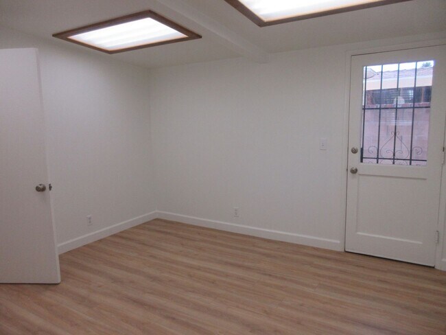 Building Photo - 10818 Paso Robles Ave