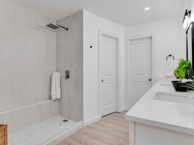Building Photo - 11204 Iron Oak Trail