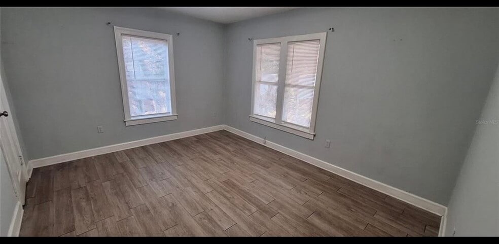 Building Photo - 821 Newton Ave S