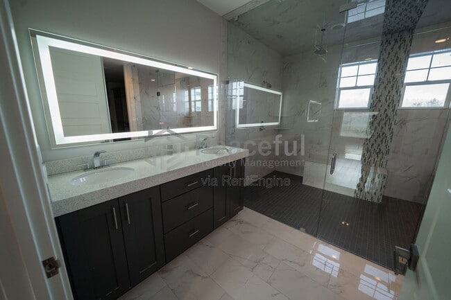 Building Photo - 1867 S Prairie Pond Rd