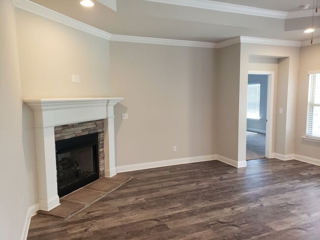 Building Photo - Beautiful brick home with many amenities!