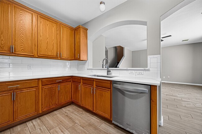 Building Photo - 2111 Castle Gardens Ln