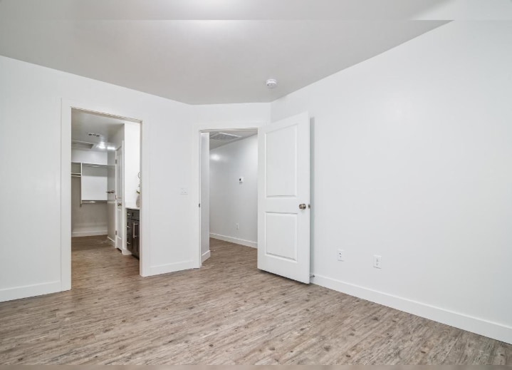 Building Photo - 1055 W Province Way