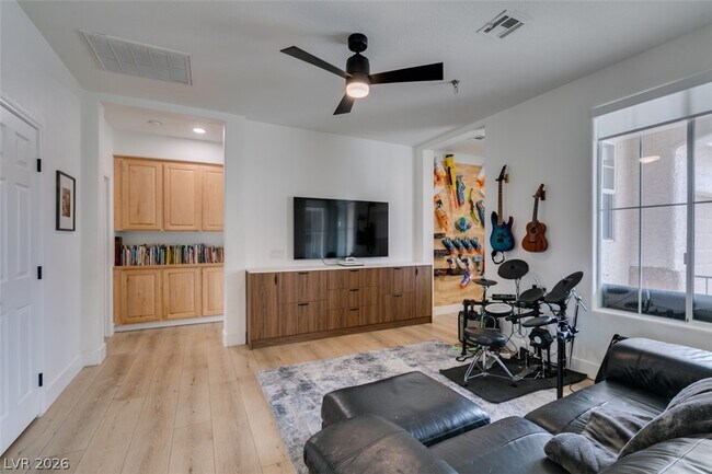 Building Photo - 7210 Shallowford Ave