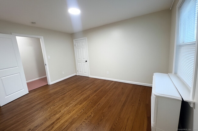 Building Photo - 736 Howe Ave