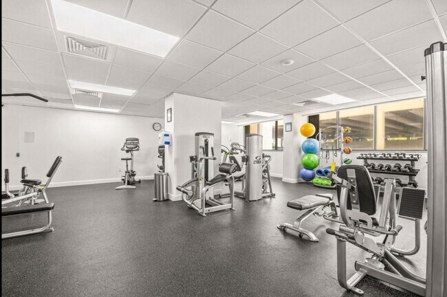 Building Photo - 5600 N Flagler Dr