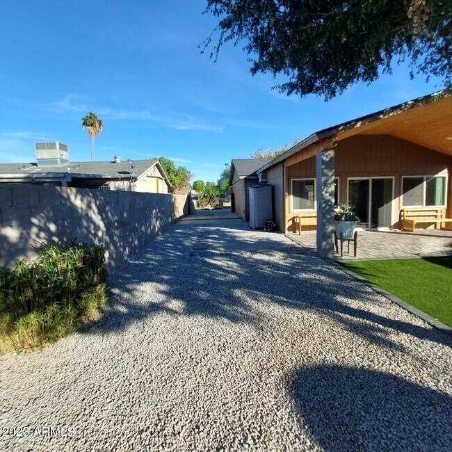 Building Photo - 1636 N 64th Dr