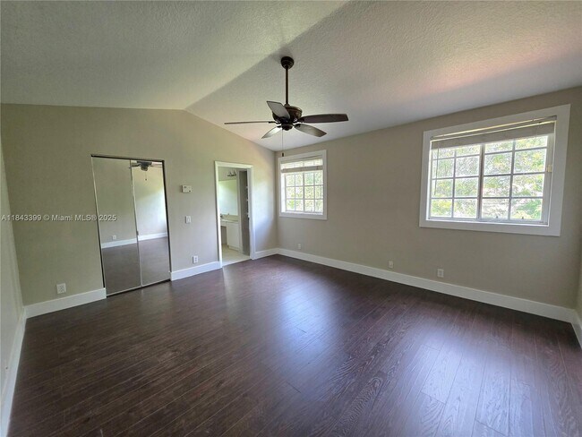 Building Photo - 584 Cambridge Dr