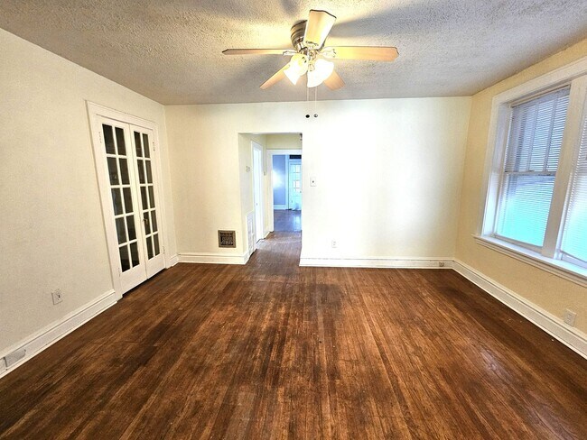 Building Photo - 4953 Holly Hills Ave