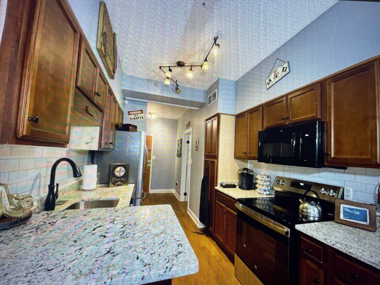 Building Photo - 2002 Greene St