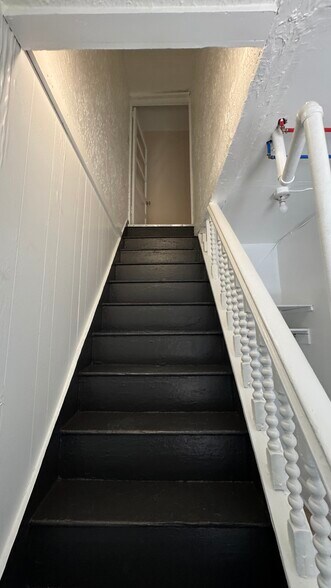 stairs - 921 S 14th St