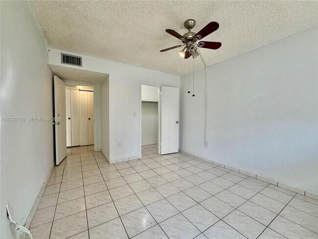 Building Photo - 901 SW 37th Ave