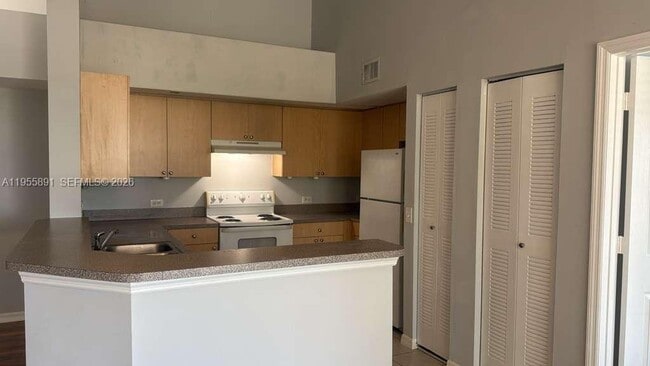 Building Photo - 222 Villa Cir