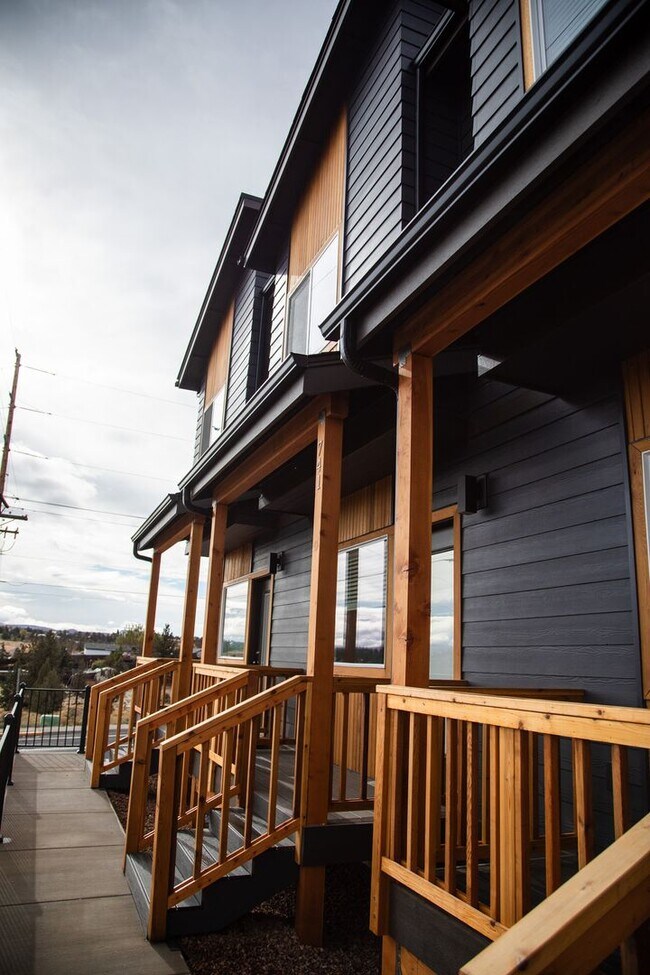 Building Photo - Welcome to Sun Drive Townhomes!