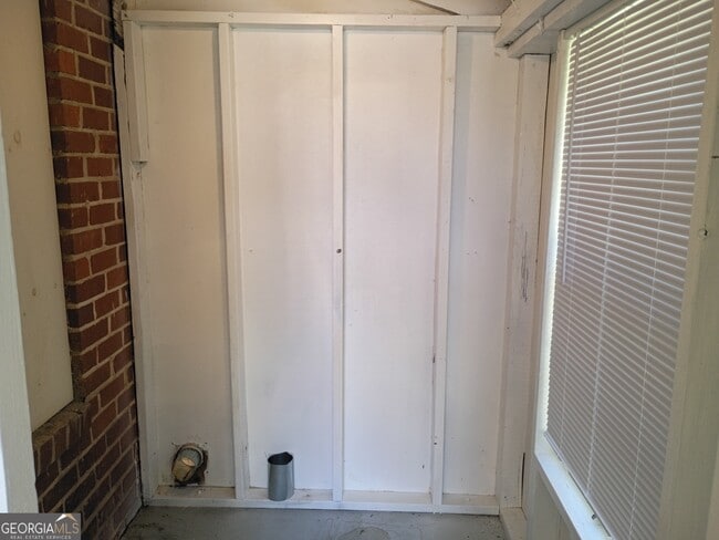 Building Photo - 11 Hester Dr