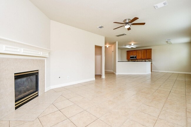 Building Photo - 2707 Silk Tree Ln
