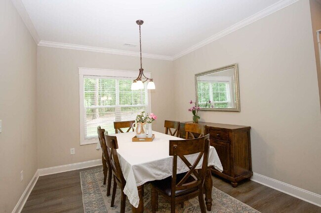 Building Photo - "Charming 4-Bedroom Retreat with Fireplace and 3 Full Baths in Aberdeen!"