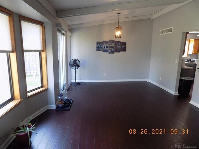 Building Photo - 2127 Hopkins Dr