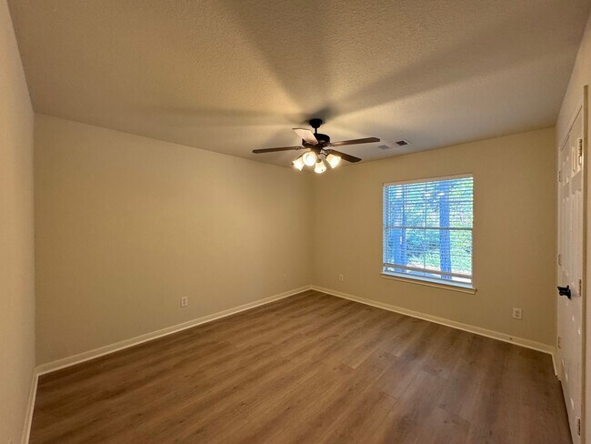 Building Photo - 34 N Montfair Park Cir