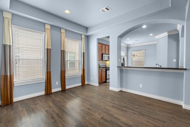 Building Photo - 2820 Sherwin St