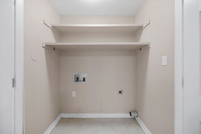 Building Photo - 811 S Olive St