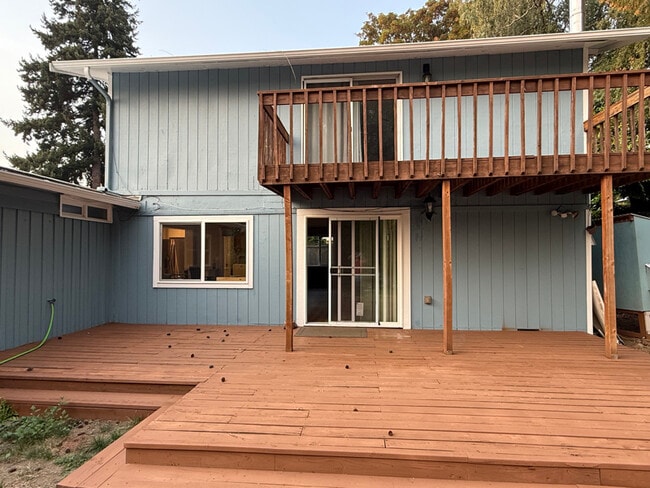 Building Photo - 900 Ferndale Cir NE