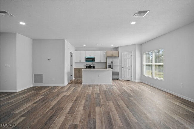 Building Photo - 942 Sunrise Blvd