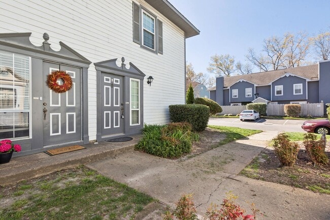 Building Photo - Columbus Station Condo-Ready to move in