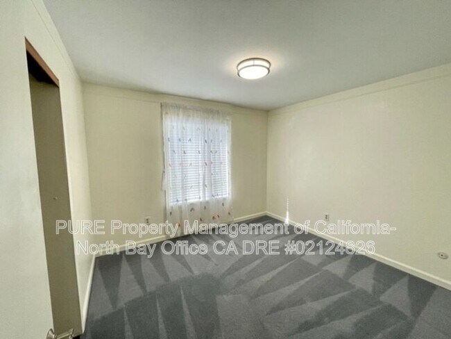 Building Photo - 211 Ridgeview Dr