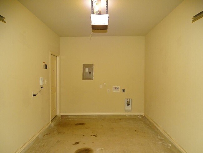 Building Photo - 7117 Micayla Cv