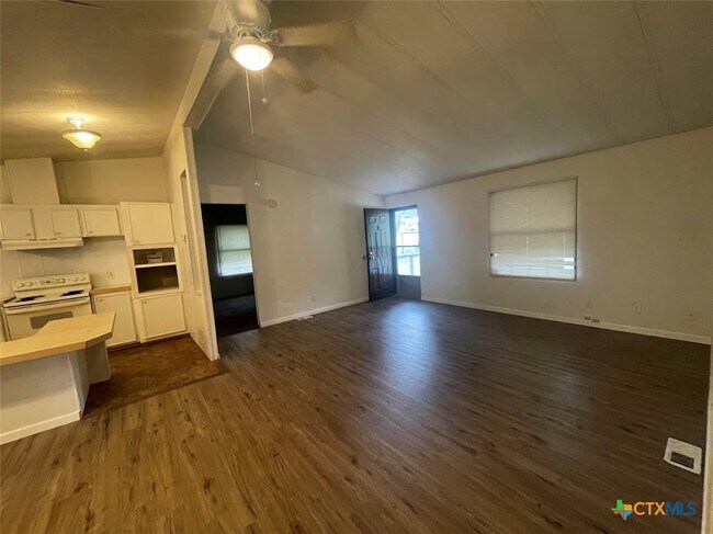 Building Photo - 536 Royal Oak Dr