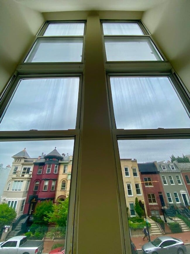 Building Photo - Dupont - West End Fabulous studio with decorative Fireplace & W/D