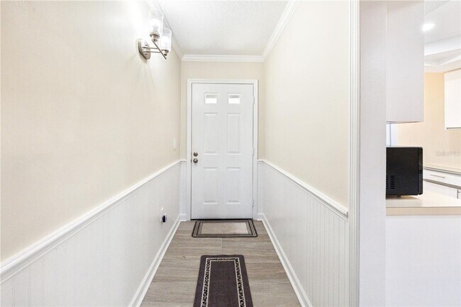 Building Photo - Ideal Sarasota Location!