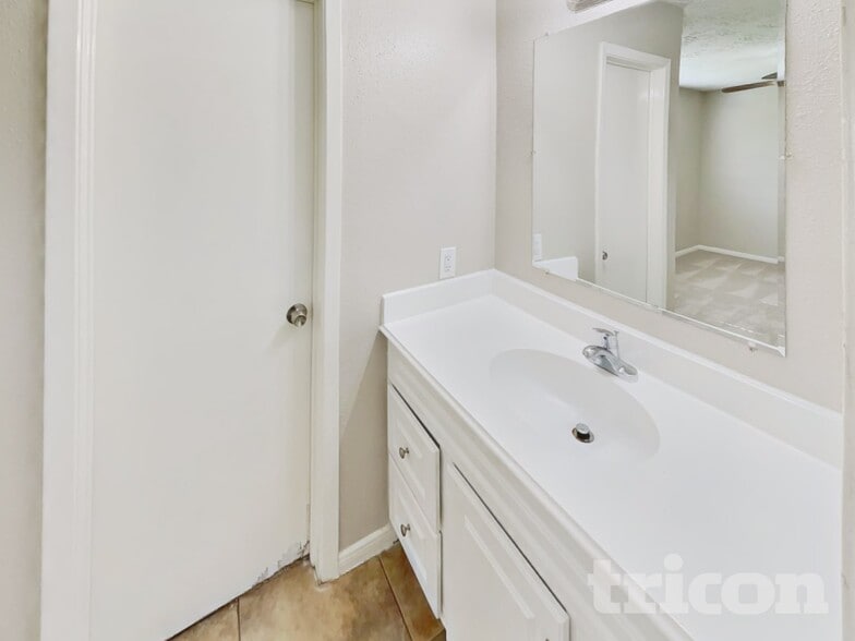 Building Photo - 20211 Cottonglade Ln