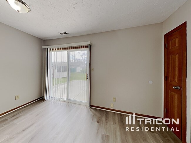 Building Photo - 1372 Evergreen Dr