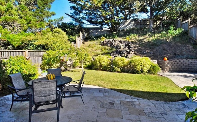 Building Photo - Beautiful 4 Bedroom Home Near Sweeney Ridge Trail