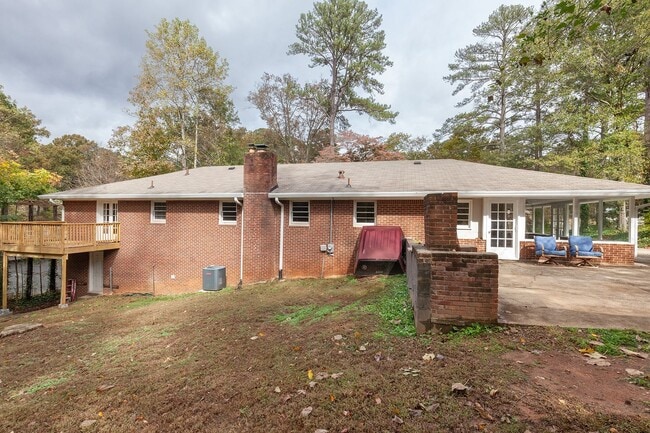 Building Photo - Very Spacious 4/3 w/ Finished Basement in ...