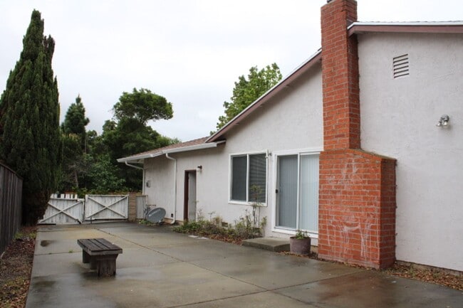 Building Photo - 2152 Blue Jay Cir., Pinole, CA 94564
