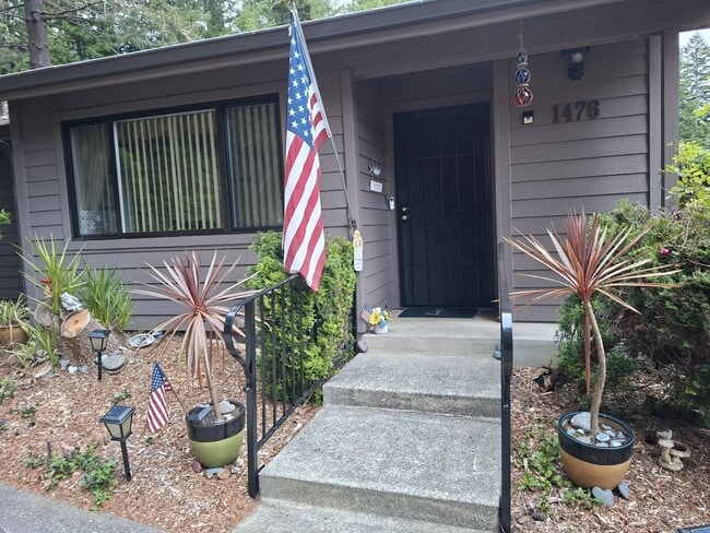 Building Photo - 1476 Glenwood Dr