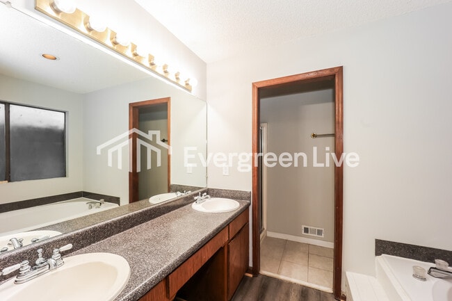 Building Photo - 2624 New Haven Dr