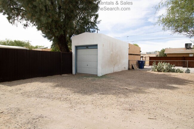 Building Photo - 122 N Martin Ave