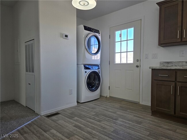 Building Photo - 3918 Cll Mirador