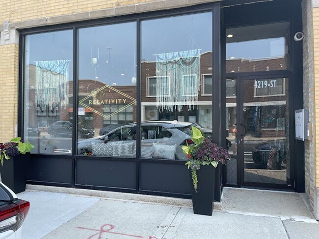 Primary Photo - 4219 W Lawrence Ave