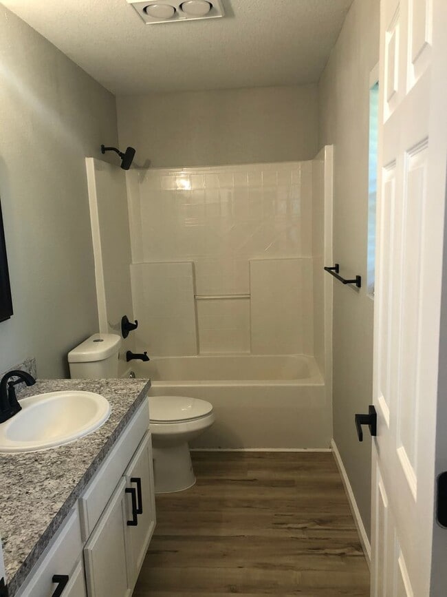 Building Photo - Updated 3 bedroom 2 bath house in Veneta!