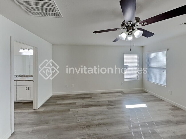 Building Photo - 4121 W Irwin Ave