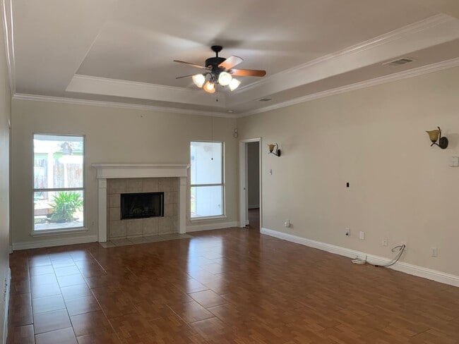 Building Photo - 3821 Brockhampton - 4/Bed 2/Bath - $2295/m...
