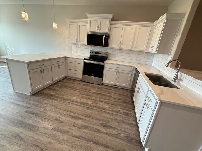 Building Photo - 7013 Claystone Dr