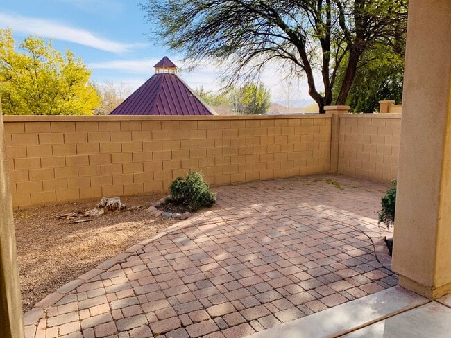 Building Photo - Beautiful Home In Rancho Sahuarita Located...