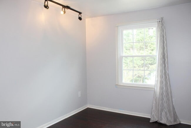 Building Photo - 2055 S Lincoln St