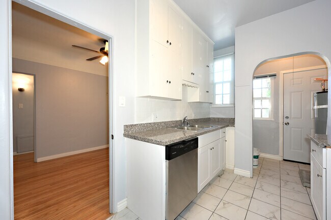 Building Photo - 630 Naranja Dr